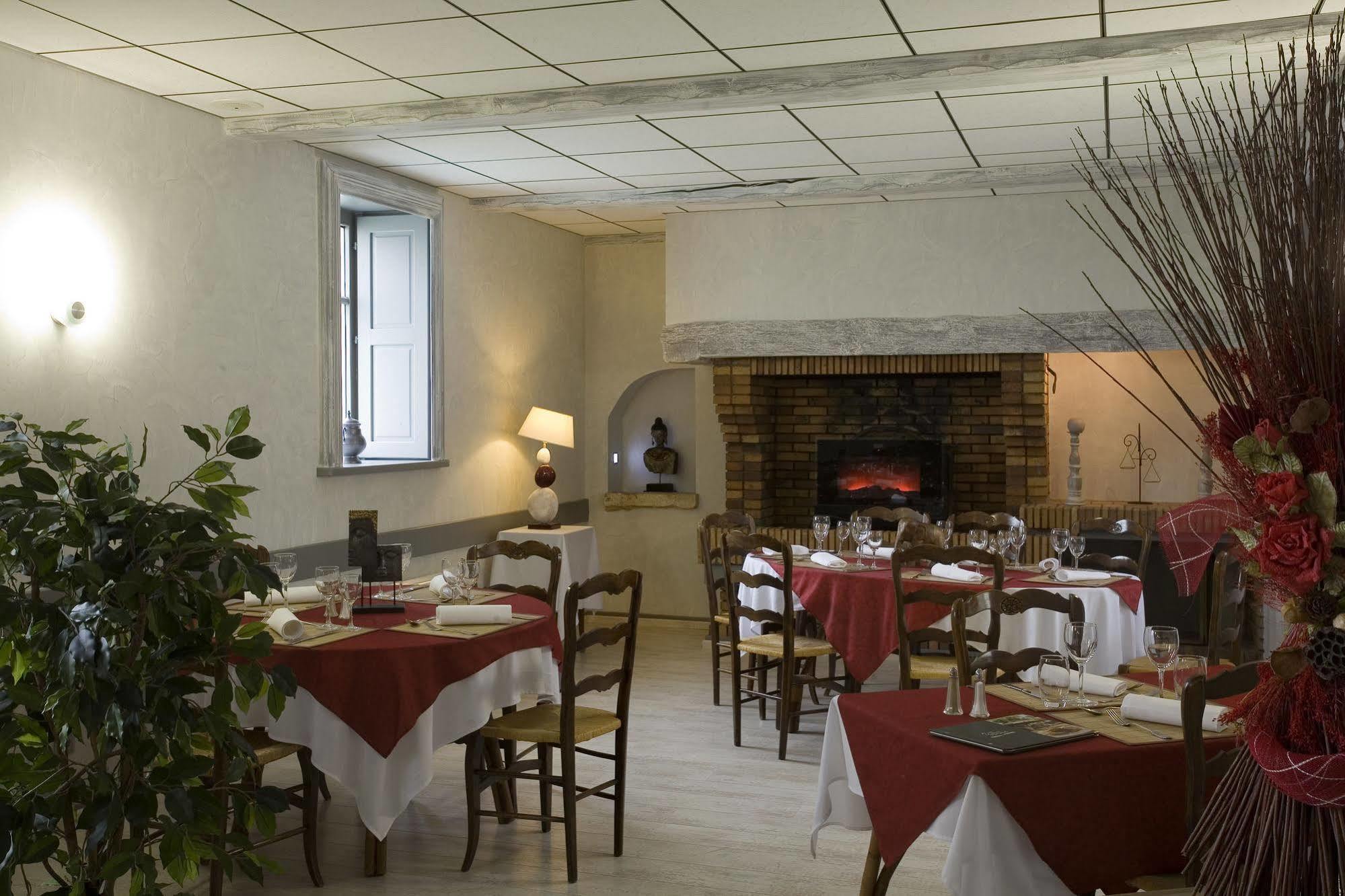 Logis Hotel Tante Yvonne & Son Restaurant Semi-Gastronomique - Lyon Nord Quincieux Экстерьер фото